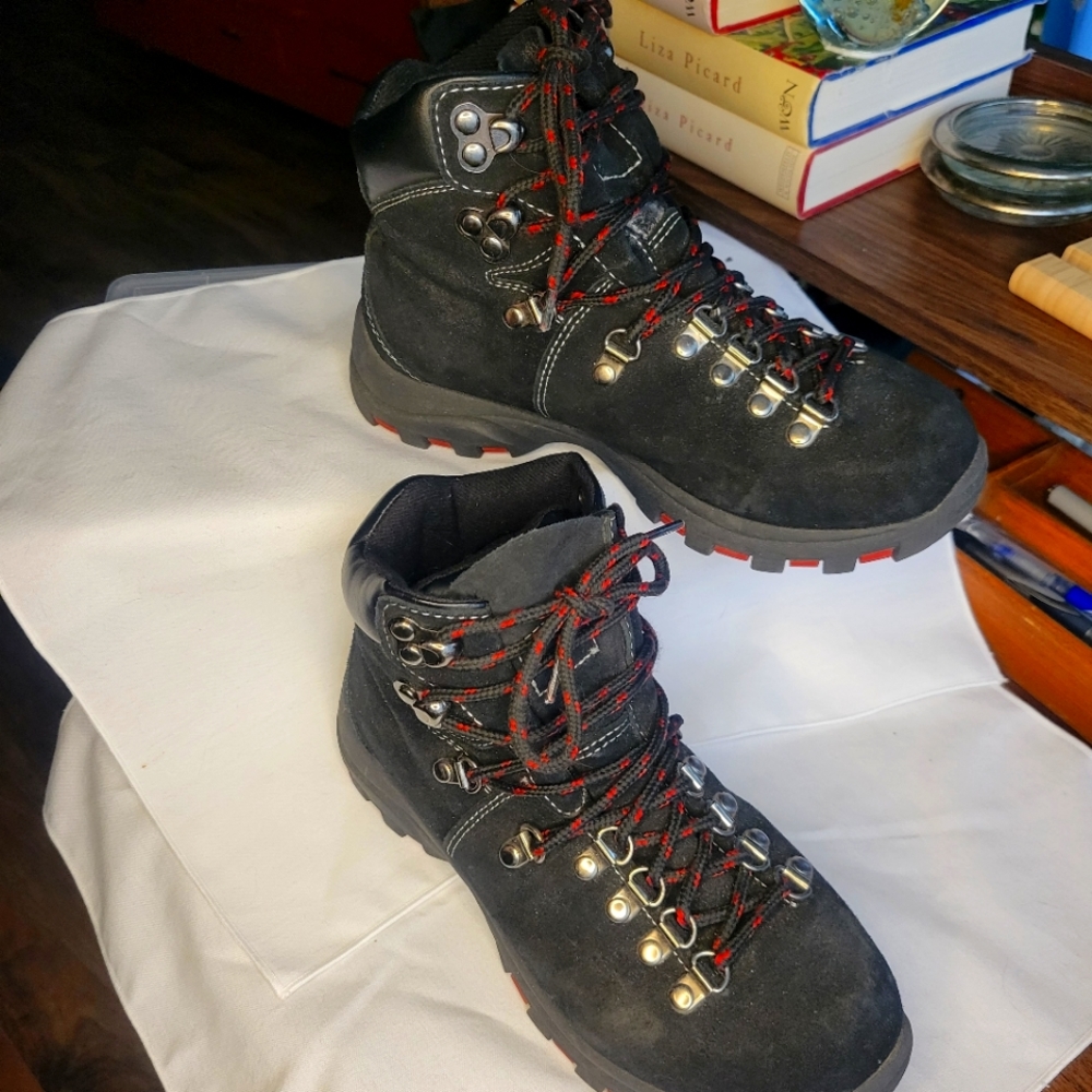 Lace-up Black Hiking Boots